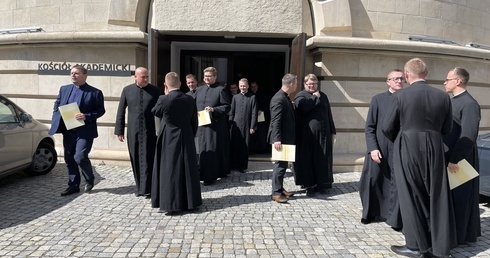 AKTUALIZACJA. Zmiany personalne w parafiach według dekanatów 