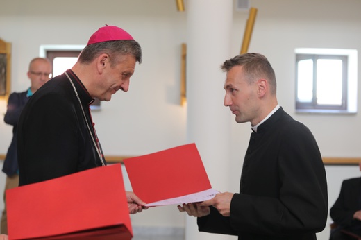 Księża diecezji bielsko-żywieckiej z nowymi dekretami - 2022