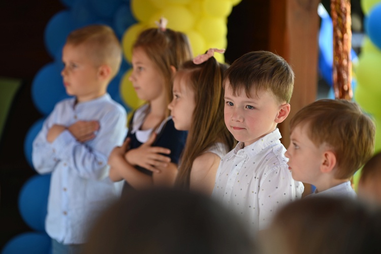 "Stokrotki" z przedszkola sióstr prezentek wystąpiły dla rodziców