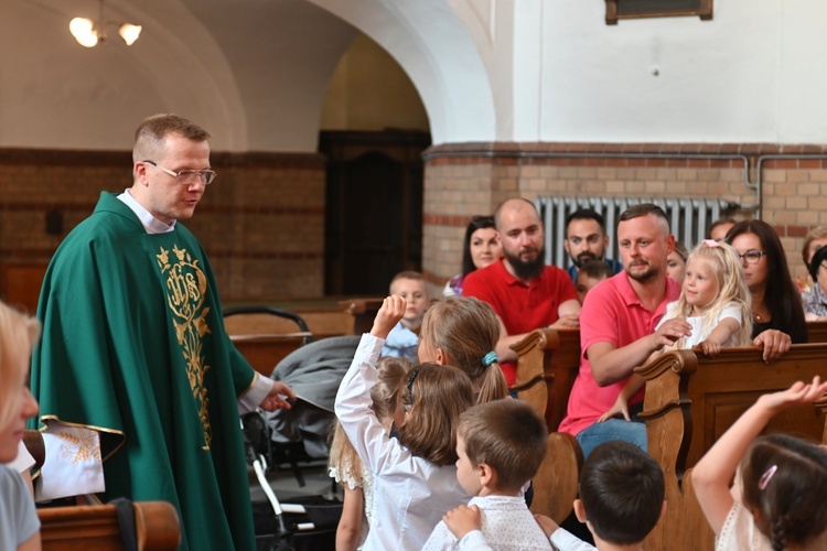 "Stokrotki" z przedszkola sióstr prezentek wystąpiły dla rodziców