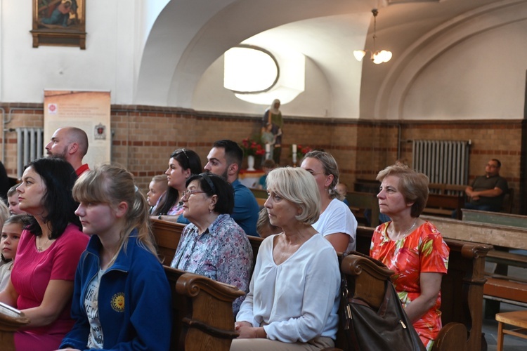"Stokrotki" z przedszkola sióstr prezentek wystąpiły dla rodziców