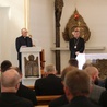 Księża odebrali dekrety w kaplicy kurii diecezjalnej.