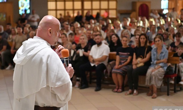 Spojrzenie w trzech kierunkach