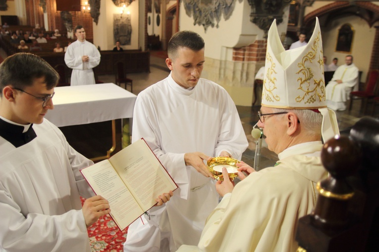 Posługa akolitatu dla kleryków