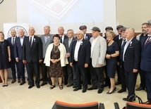 Krzyżem Wolności i Solidarności zostało odznaczonych 15 osób.