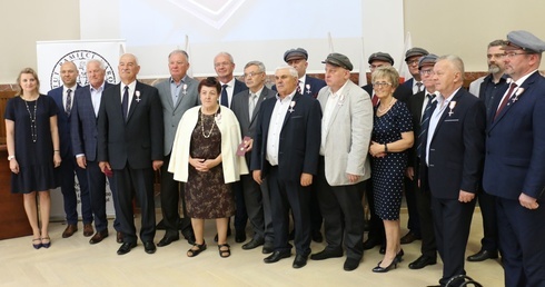 Krzyżem Wolności i Solidarności zostało odznaczonych 15 osób.