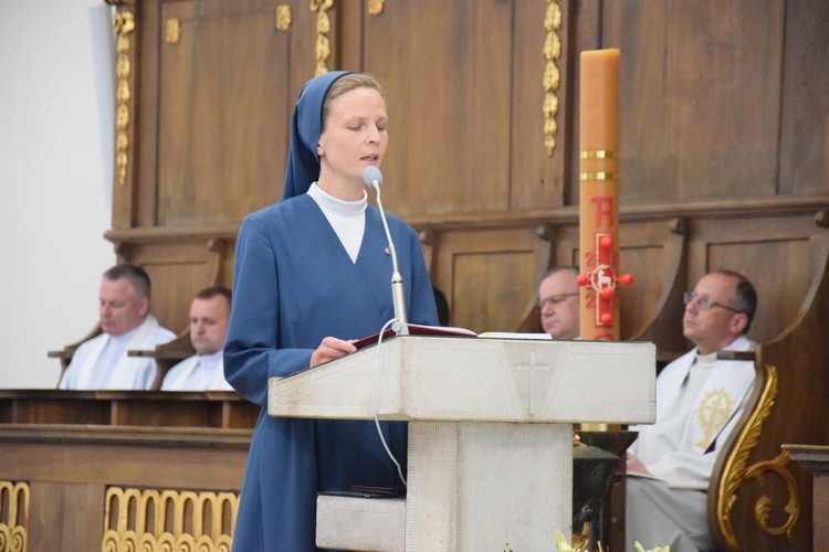 Stacja kongresowa z udziałem duchowieństwa i sióstr zakonnych