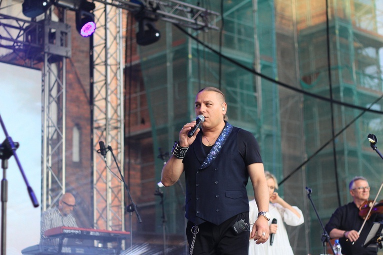 Koncert Freli i Golec uOrkiestry na rzecz opolskiej katedry