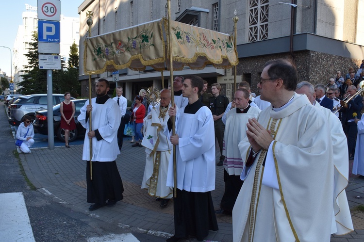 Msza św. i procesja eucharystyczna w Gdyni