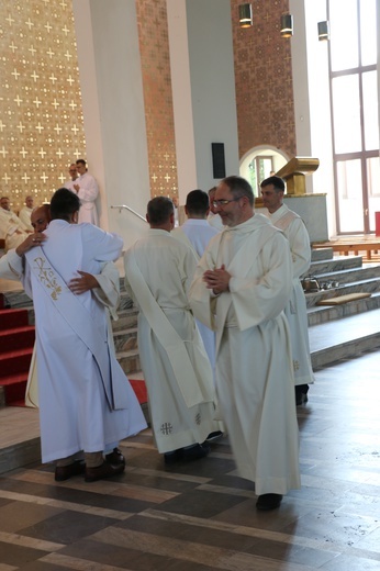 Szesnasty i siedemnasty diakon stały w archidiecezji 