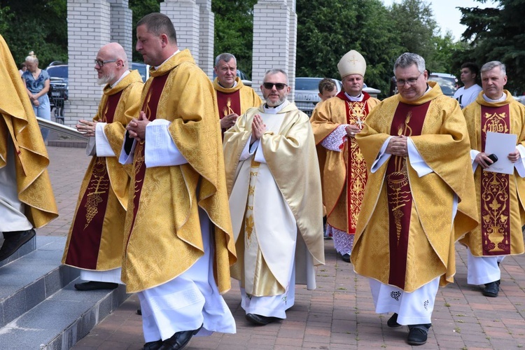 Ogłoszenie nowej parafii w Żdżarach