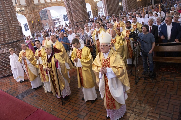 Msza św. jubileuszowa w Kołobrzegu, cz. 1