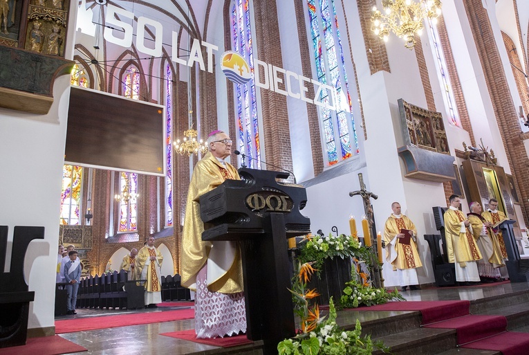 Msza św. jubileuszowa w Kołobrzegu, cz. 1