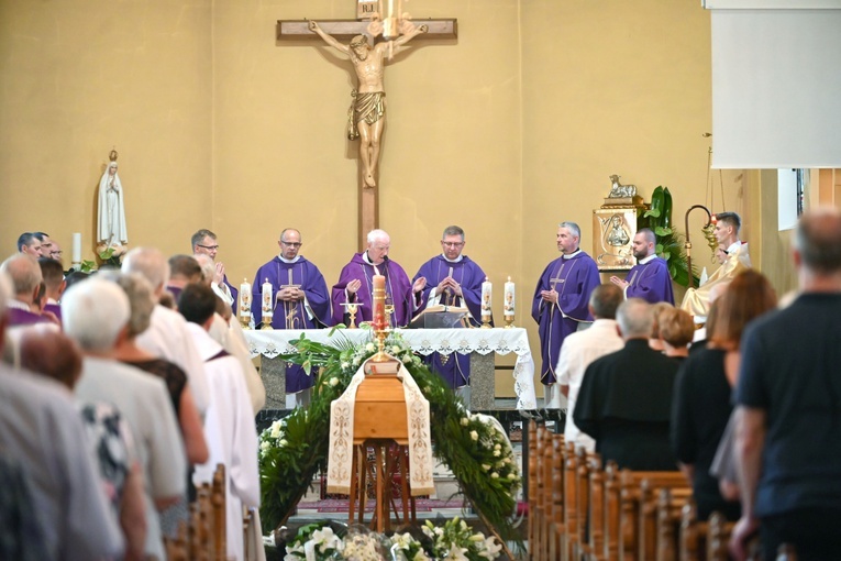 Ząbkowice Śl. Pożegnali ks. Stanisława Matuszewskiego SAC