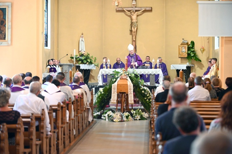 Ząbkowice Śl. Pożegnali ks. Stanisława Matuszewskiego SAC