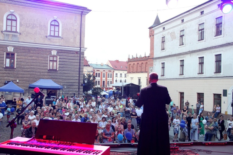 W Piśmie Świętym jest napisane o tym, co na placu Katedralnym się wydarzyło