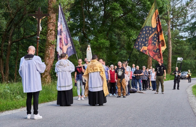 Z Bartnicy do Głuszycy. Pokutna procesja i noc walki za Polskę