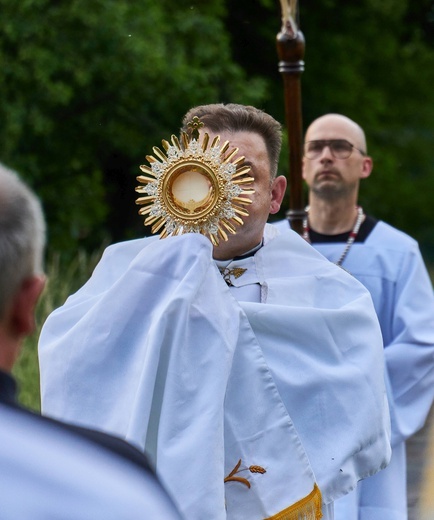 Z Bartnicy do Głuszycy. Pokutna procesja i noc walki za Polskę