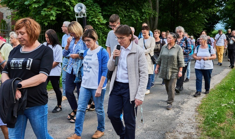 Z Bartnicy do Głuszycy. Pokutna procesja i noc walki za Polskę