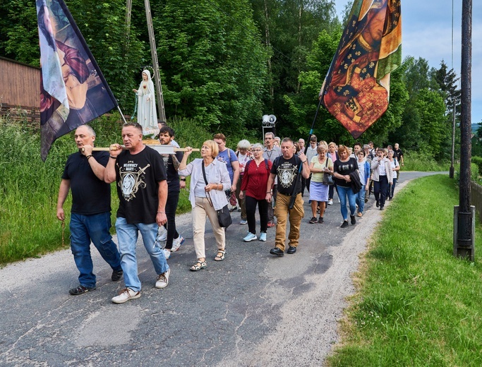 Z Bartnicy do Głuszycy. Pokutna procesja i noc walki za Polskę