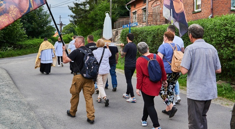 Z Bartnicy do Głuszycy. Pokutna procesja i noc walki za Polskę