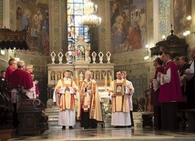– Jestem wdzięczny za to, że byliście ze mną przez ostatnich 15 lat – powiedział hierarcha.