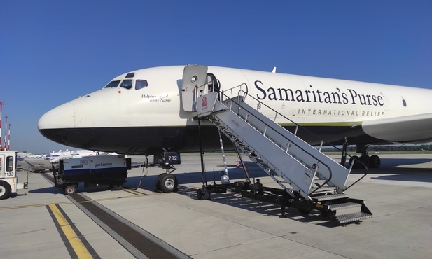 Pyrzowice. Przyleciał amerykański samolot Douglas DC-8 z pomocą humanitarną [ZDJĘCIA]
