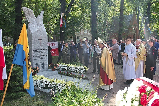 Monument poświęcił abp Mieczysław Mokrzycki.