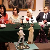 O ekspozycji i warsztatach opowiadają (od lewej) Ilona Pulnar-Ferdjani, Anna Michalczyk, Jolanta Weiser i Leszek Ruszczyk.