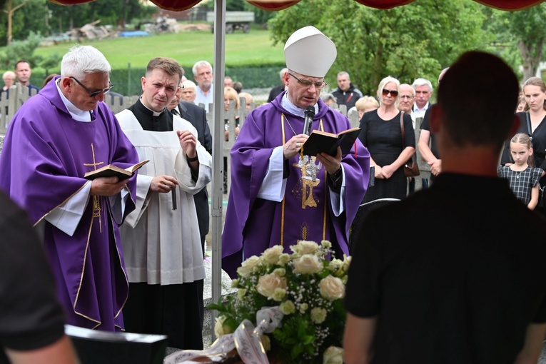 Byczeń. Pogrzeb ks. Władysława Wichrowicza