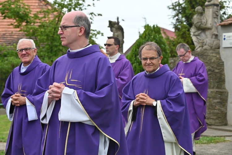 Byczeń. Pogrzeb ks. Władysława Wichrowicza