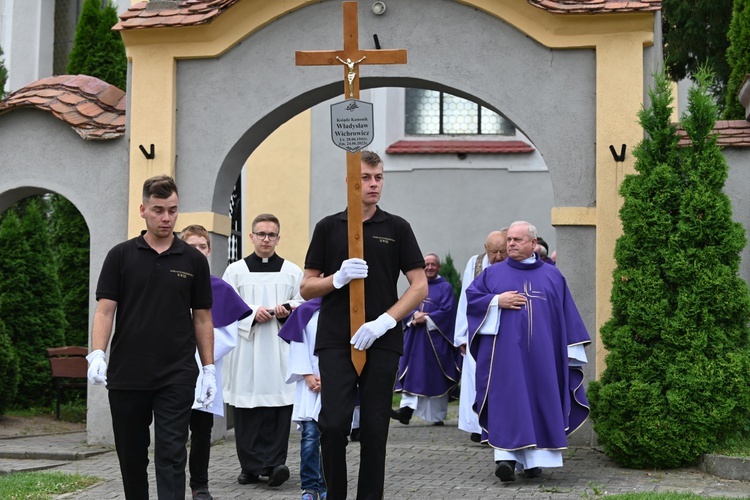 Byczeń. Pogrzeb ks. Władysława Wichrowicza