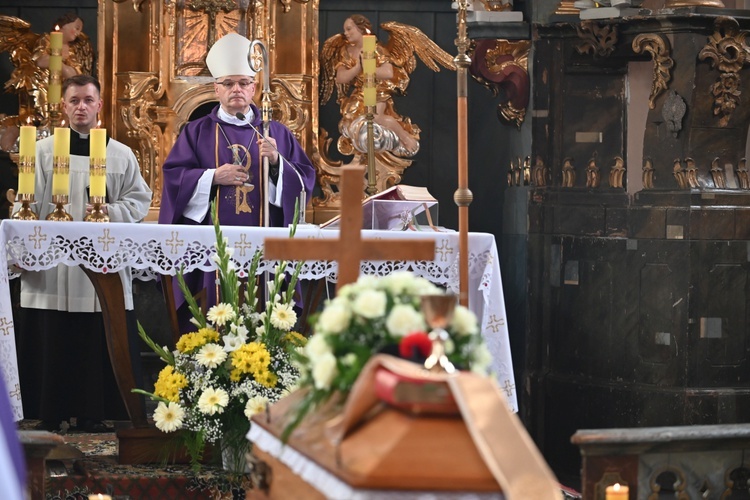 Byczeń. Pogrzeb ks. Władysława Wichrowicza