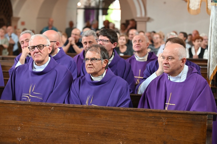 Byczeń. Pogrzeb ks. Władysława Wichrowicza