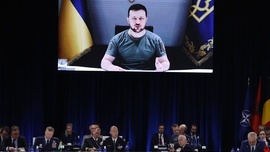 Zełenski: Stoimy przed wyborem - wsparcie Ukrainy albo odroczona wojna Rosji z NATO