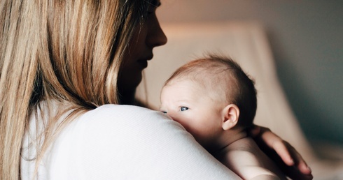 Neonatolog: Każda mama wcześniaka ma prawo do skorzystania z banku mleka kobiecego