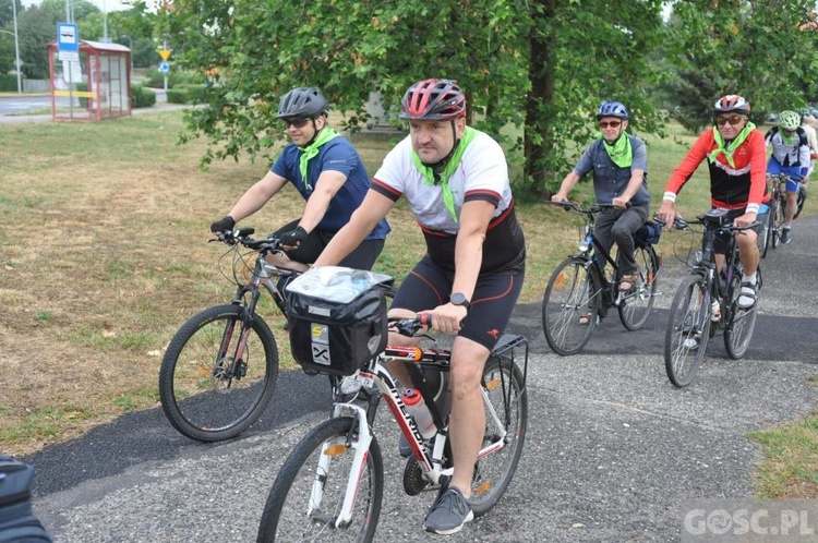 Głogów. Pątnicy na rowerach zmierzają na Jasną Górę