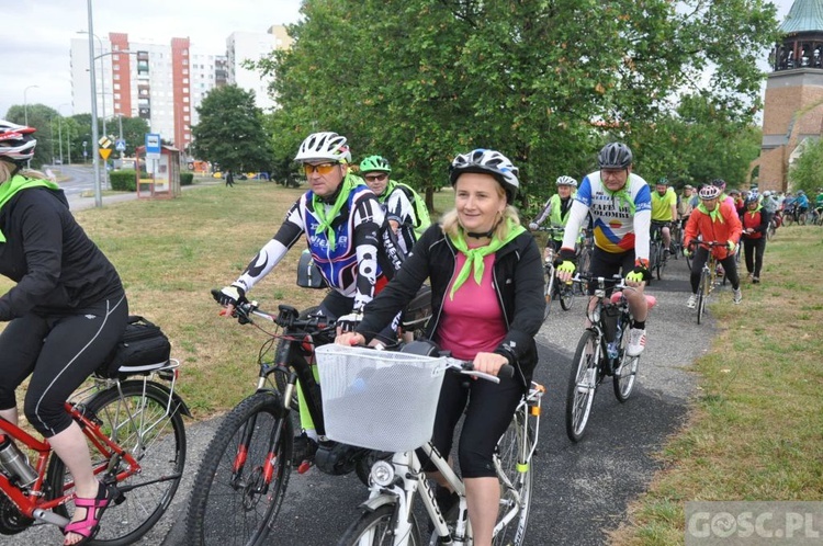 Głogów. Pątnicy na rowerach zmierzają na Jasną Górę