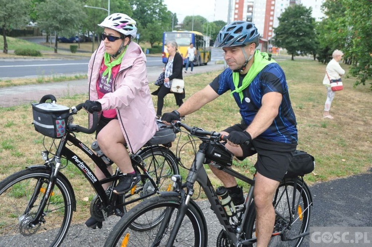 Głogów. Pątnicy na rowerach zmierzają na Jasną Górę