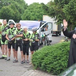 Głogów. Pątnicy na rowerach zmierzają na Jasną Górę