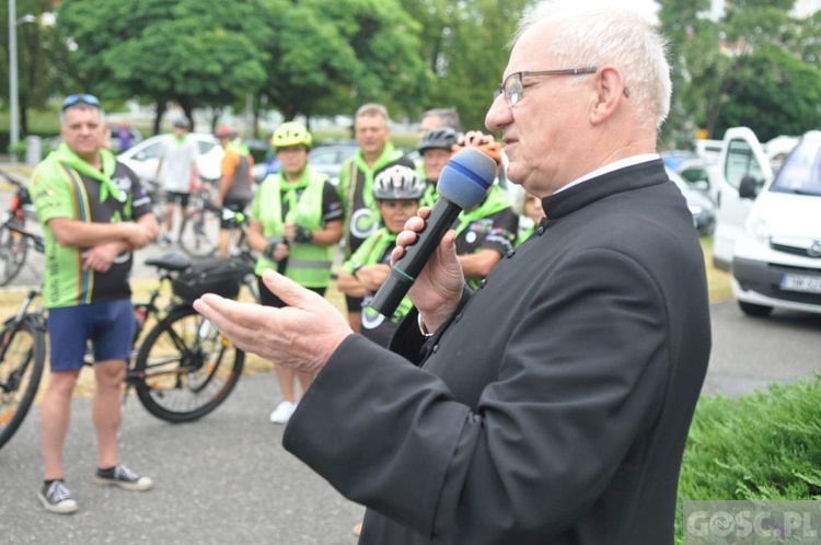 Głogów. Pątnicy na rowerach zmierzają na Jasną Górę