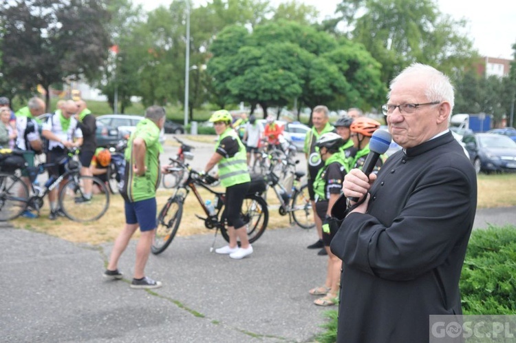 Głogów. Pątnicy na rowerach zmierzają na Jasną Górę