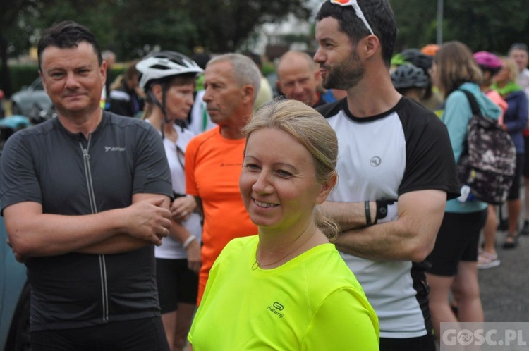 Głogów. Pątnicy na rowerach zmierzają na Jasną Górę