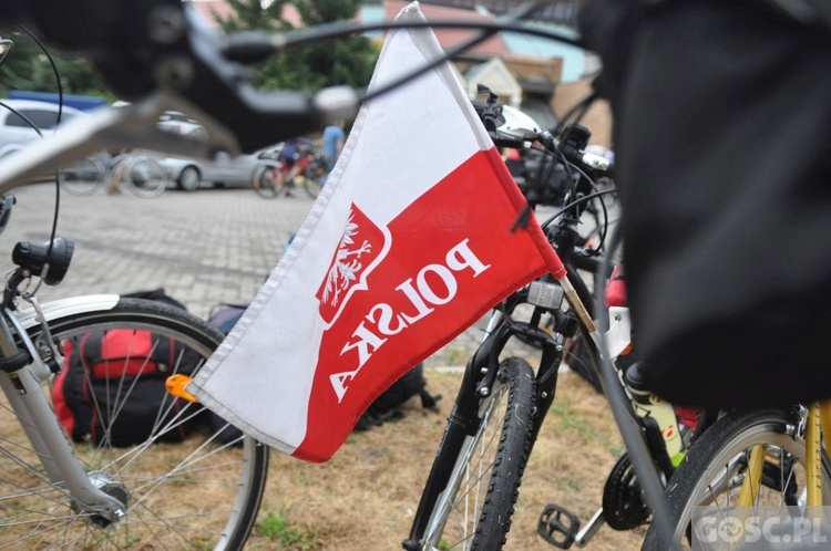 Głogów. Pątnicy na rowerach zmierzają na Jasną Górę