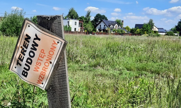  Tychy. Mieszkańcy ul.Brzoskwiniowej kontra miasto. Spór o nowe bloki trwa