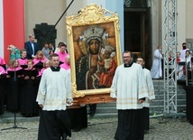 Procesja z cudownym obrazem Matki Bożej wychodzi na ulice Lublina 3 lipca.