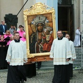 Procesja z cudownym obrazem Matki Bożej wychodzi na ulice Lublina 3 lipca.