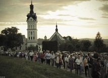 Odpustowe nabożeństwo dróżek maryjnych.