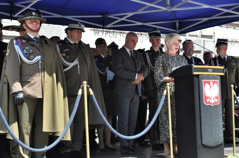 Po zakończeniu celebry w Rynku odbył się apel, w czasie którego podsumowano działalność batalionu i przypomniano najważniejsze wydarzenia z okresu 15 lat. 