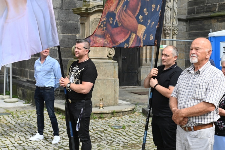 Świdnica. Rozpoczęcie peregrynacji obrazu MB Łaskawej Strażniczki Polski